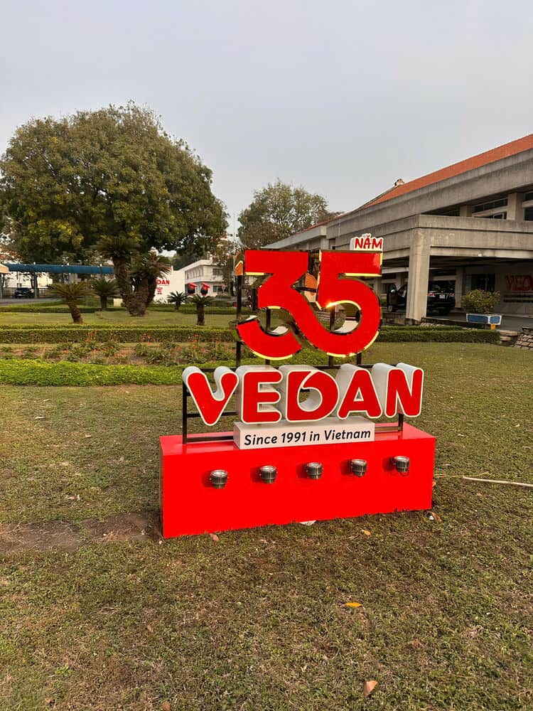 Chữ inox kỉ niệm 35 năm thành lập VEDAN Việt Nam