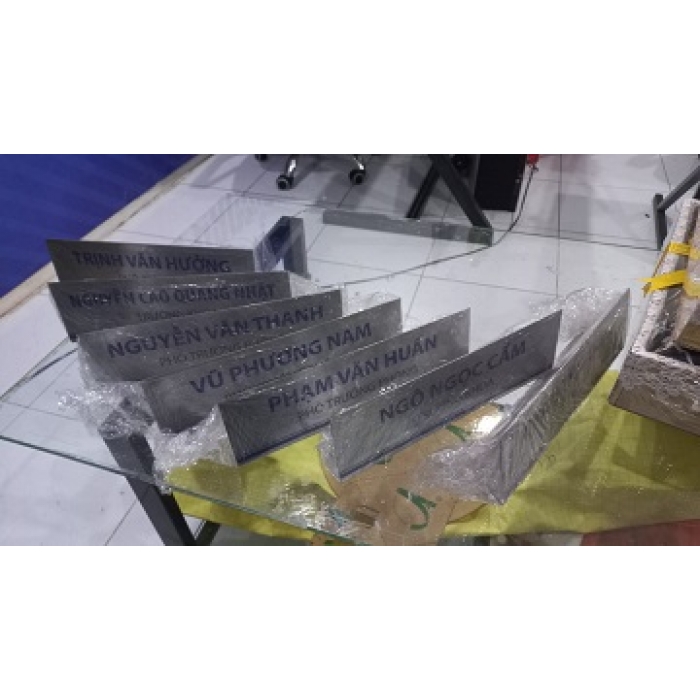 Làm Bảng Tên – Bảng Chức Danh Inox