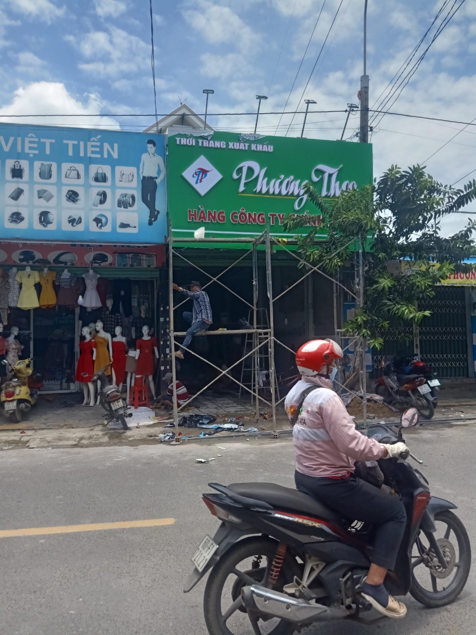 Làm Bảng Hiệu Alu Shop Phương Thoa 3 Công ty TNHH QC Nguyễn Gia Phát