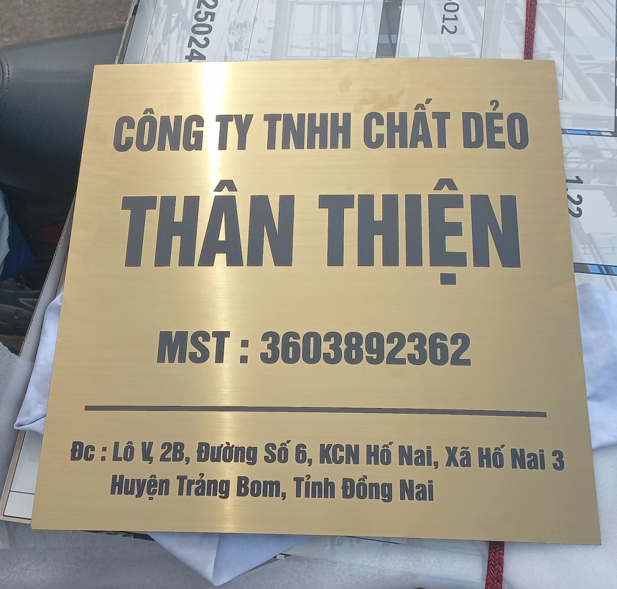 Dịch vụ gia công chữ inox tại Biên Hòa Đồng Nai 3 Inox vàng xước in uv