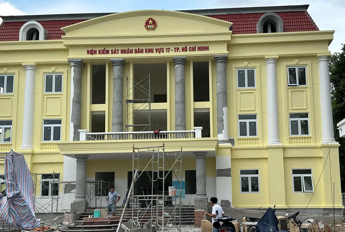 Logo inox vàng gương ăn mòn sơn đỏ, ngôi sao nổi